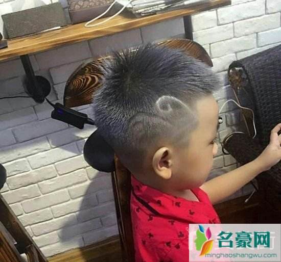 关于小男孩发型2021最新图片的信息