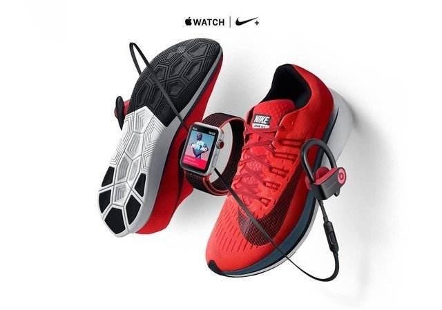 安德玛和耐克哪个高端(为什么有钱人爱穿安德玛)