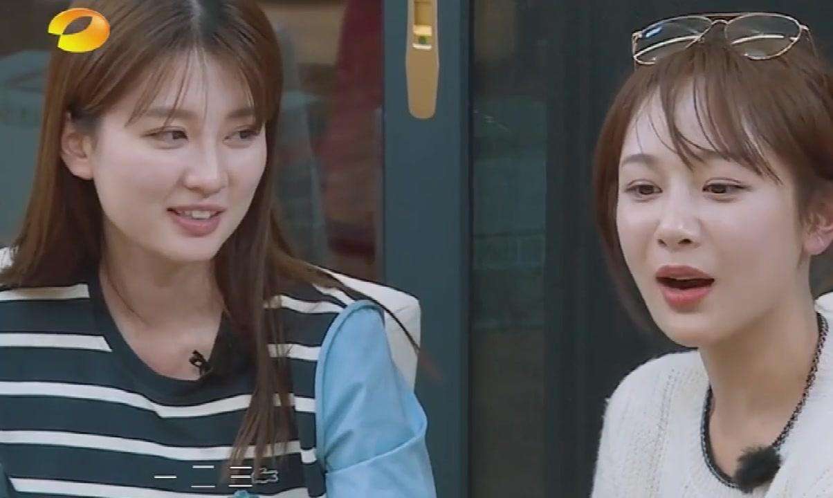 喷奶视频(宝宝喷射状吐奶视频)