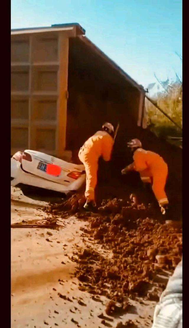 包罗人被车压扁后恶心图片的词条