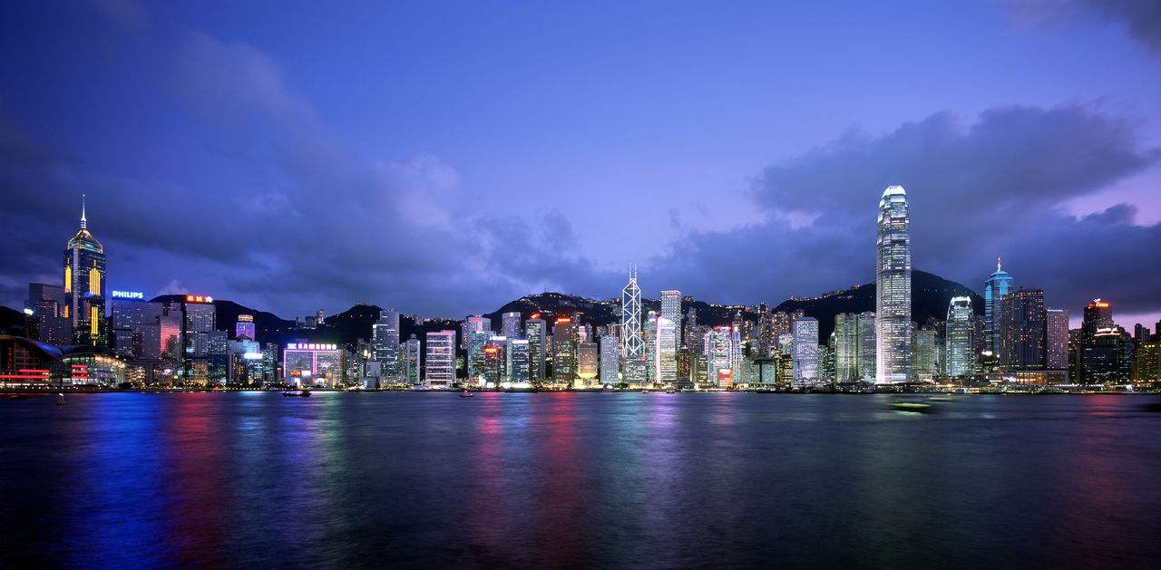 香港有几平方公里(香港和哪个城市一般大)