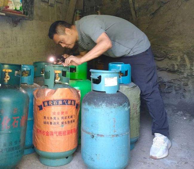 液化气新瓶几钱(一个新的液化气罐几钱)