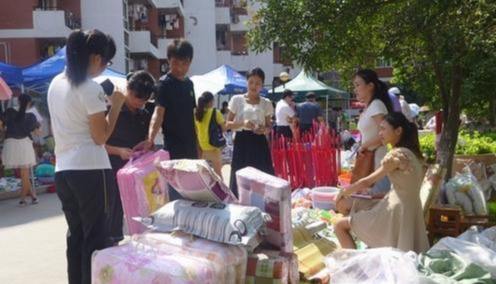 过年摆地摊赚10万(十元地摊暴利产物大全)