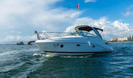 三亚租游艇出海一天几钱(三亚租游艇能够到海上不雅音哪里嘛)