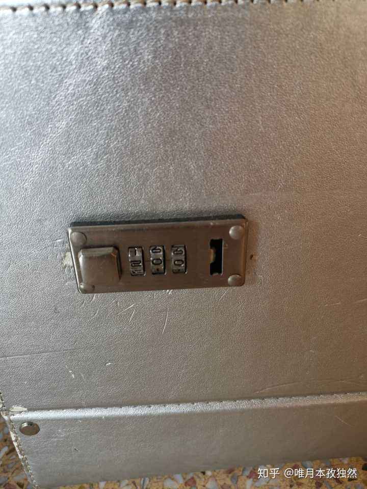 密码锁忘记密码怎么办(4位滚轮密码锁忘记密码怎么翻开)